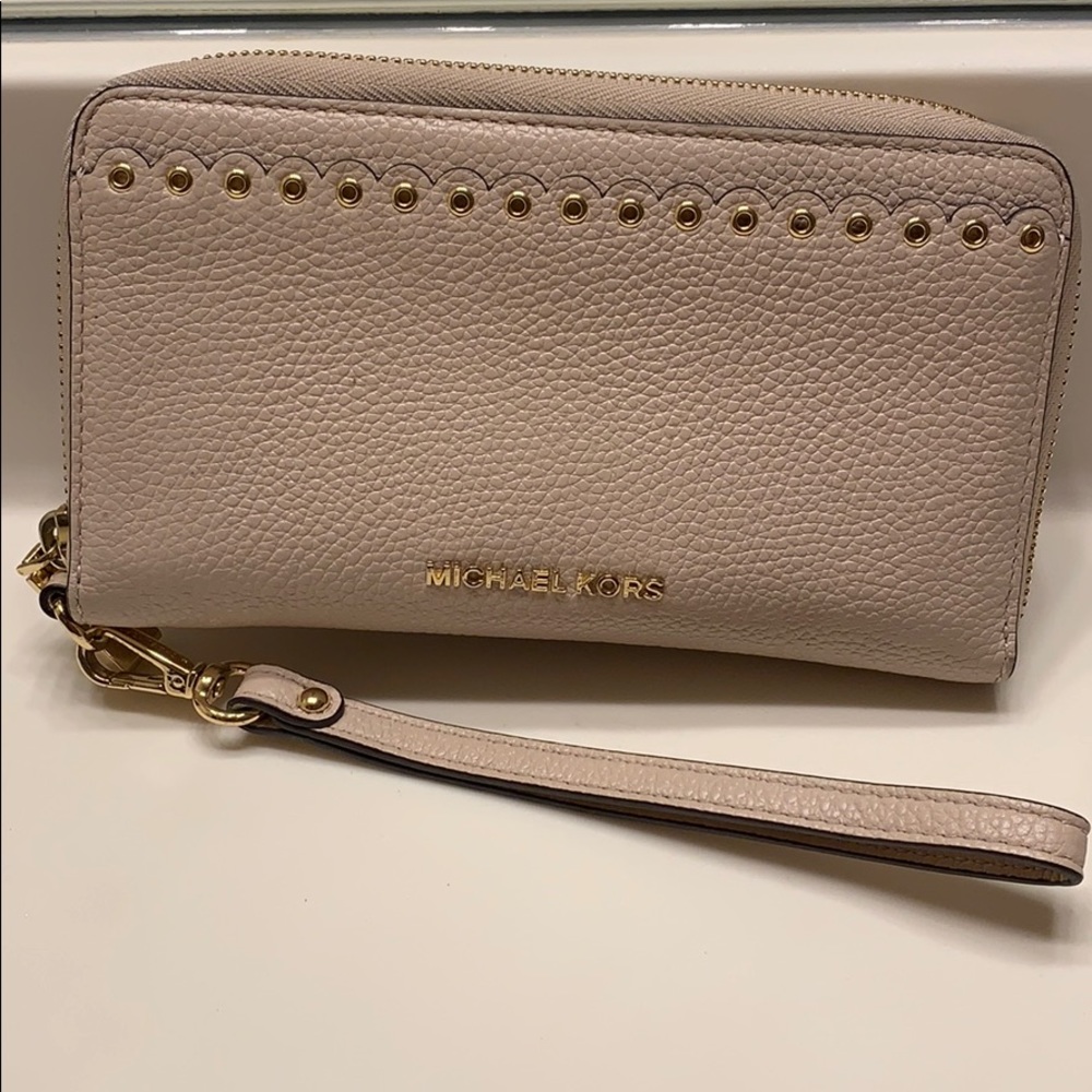 MK Michael Kors iPhone Wristlet in Blush Pink